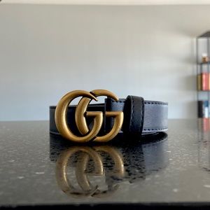 Black Gucci belt